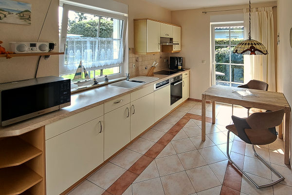 K�+che mit K�chenzeile