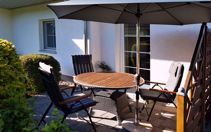 Terrasse vor der Ferienwohnung in Zinnowitz